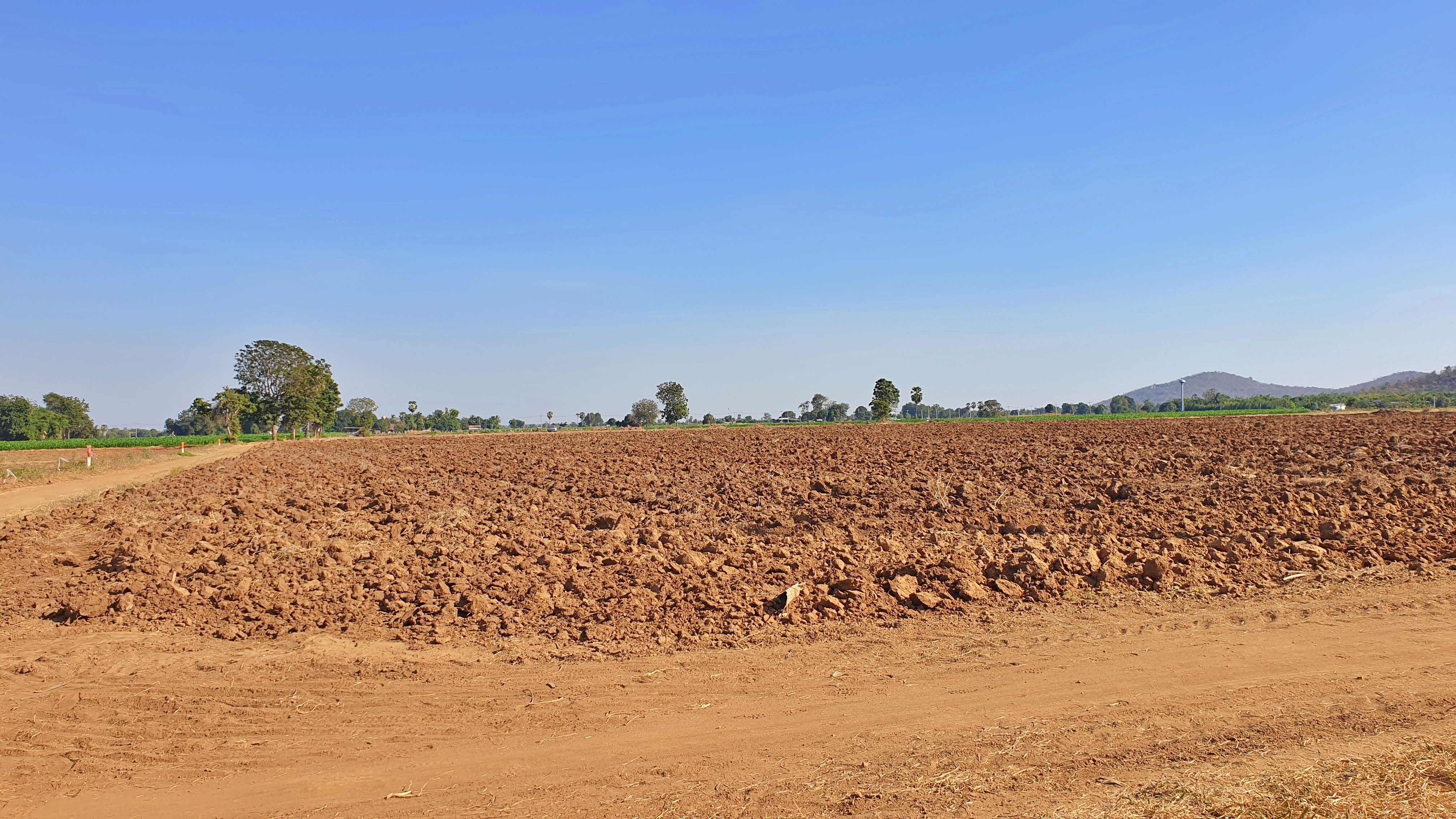 💰ขายแล้ว💰ขายที่ดิน อ.อู่ทอง จ.สุพรรณบุรี วิวภูเขา วิวร้อยล้าน ขายราคาหลักแสน เนื้อที่ 17 ไร่ ไร่ละ 180,000 บ. ดินดี ที่สวย บรรยากาศดี วิวภูเขารอบทิศ อยู่ใกล้ชุมชน วัด ตลาดนัด ร้านค้า โรงเรียน ด้านหน้าติดถนนทางสาธารณประโยชน์ สาธารณูปโภค