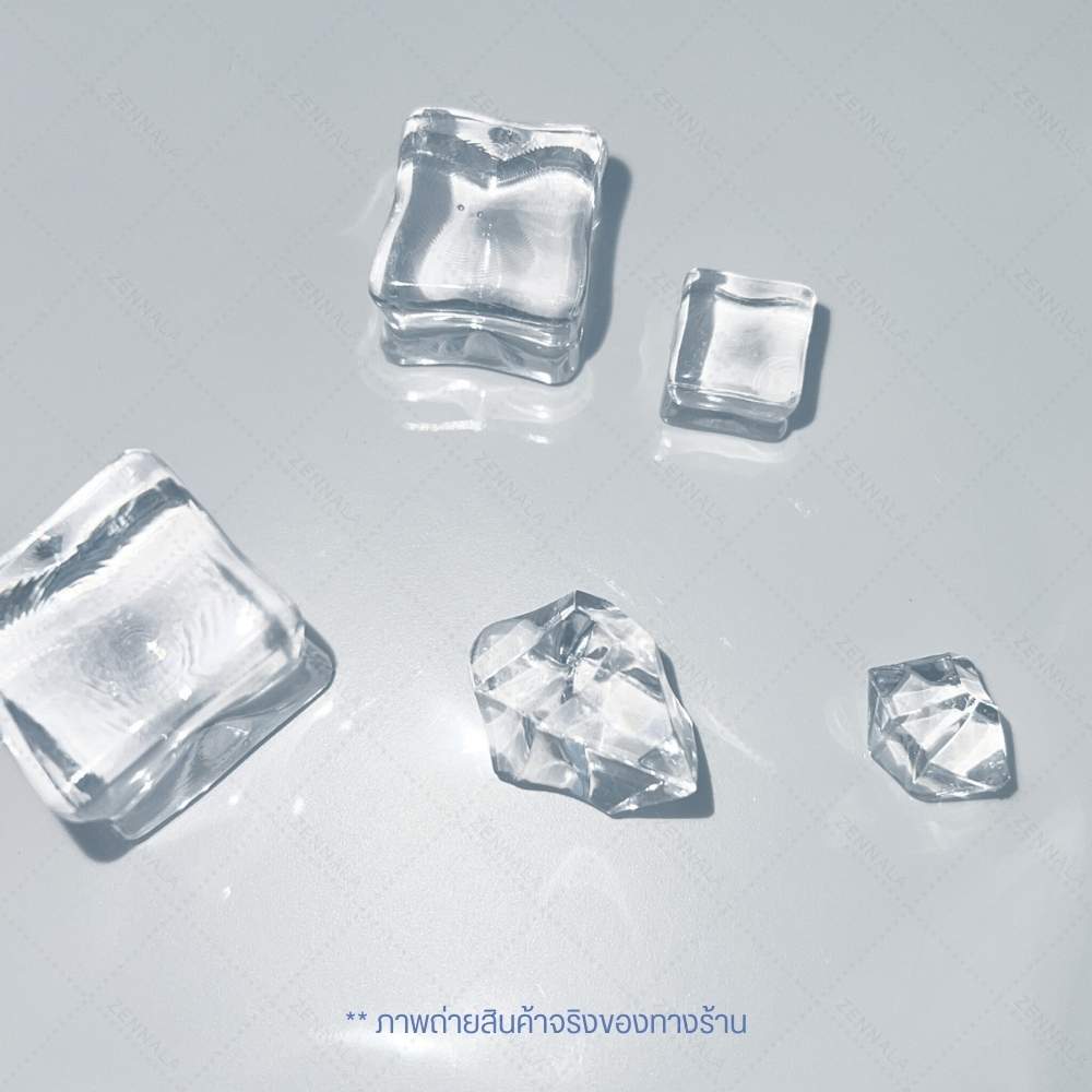 พร็อพน้ำแข็งปลอมสำหรับตกแต่ง ถ่ายภาพ เนื้ออะคริลิคสีใส มี 2 แบบ แบบก้อนสี่เหลี่ยมและแบบเกล็ด มีหลายขนาดให้เลือก