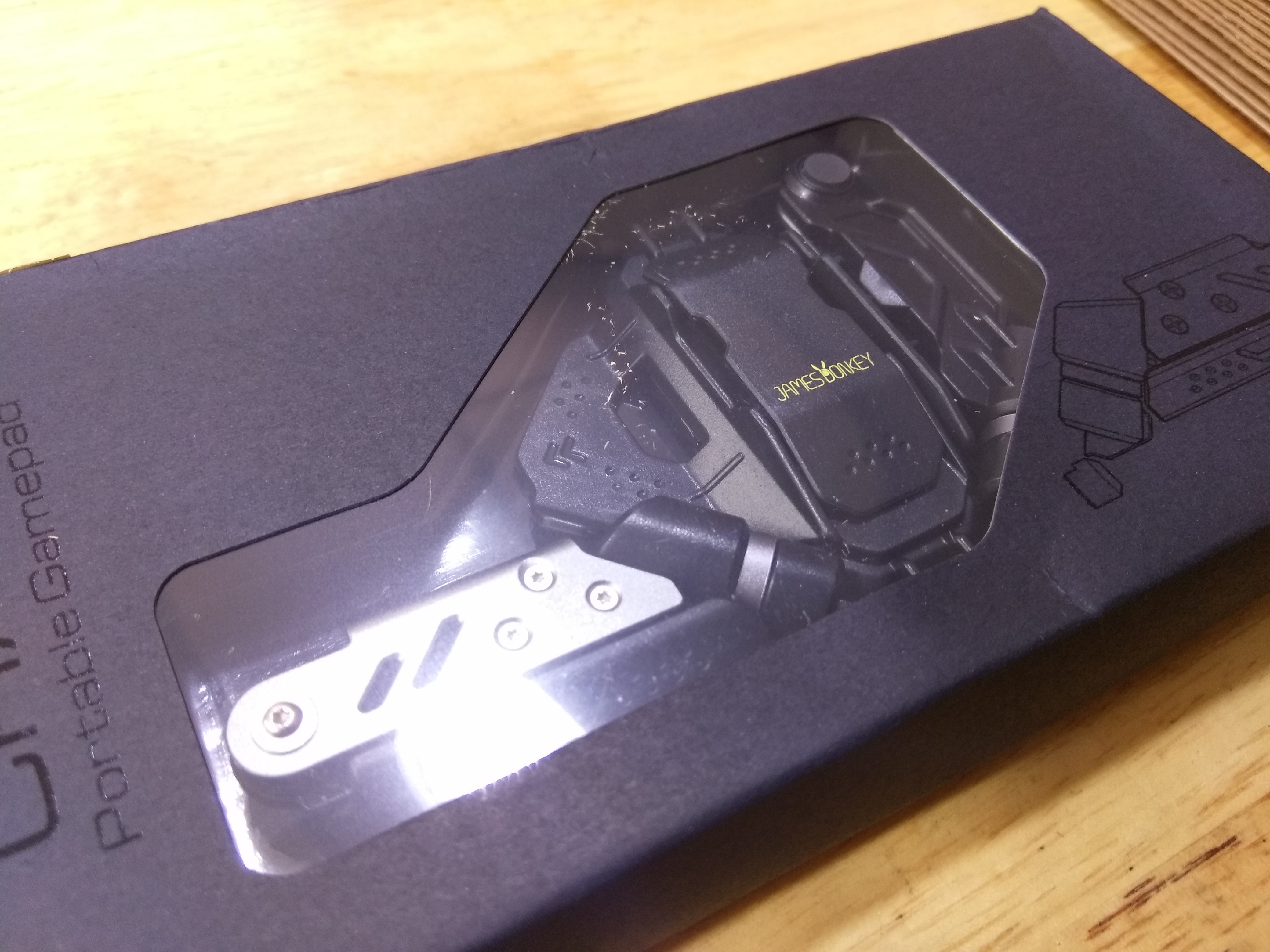 CRAB II อุปกรณ์เสริมสำหรับเล่นเกมบนมือถือ รองรับมือถือขนาด 4.7-6" [Pre-order]