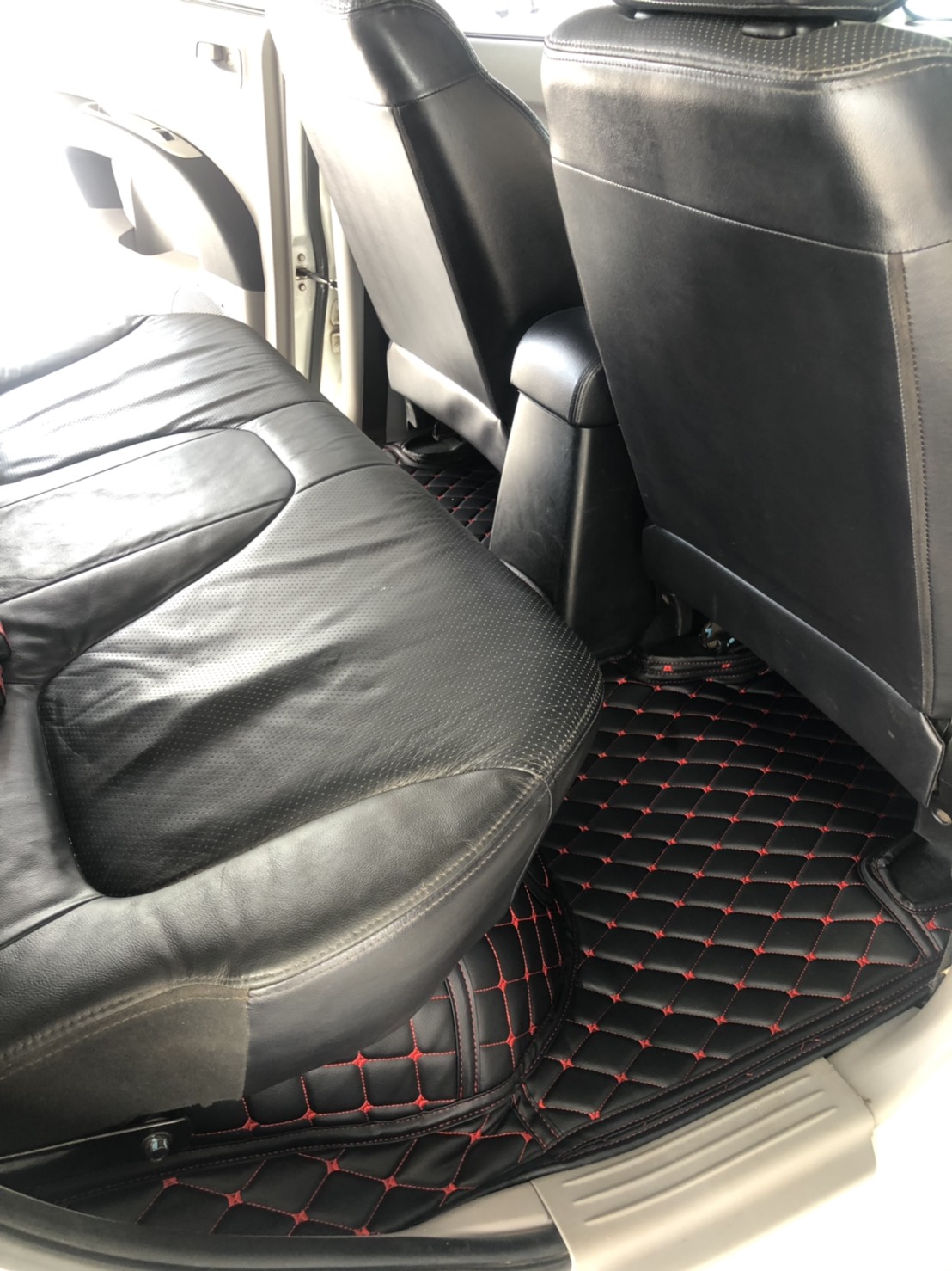 พรมรถยนต์ 6 D รถ MITSUBISHI TRITON 4DOOR ปี 2006-2014 ชุดภายในห้องโดยสาร จำนวน 3 ชิ้น