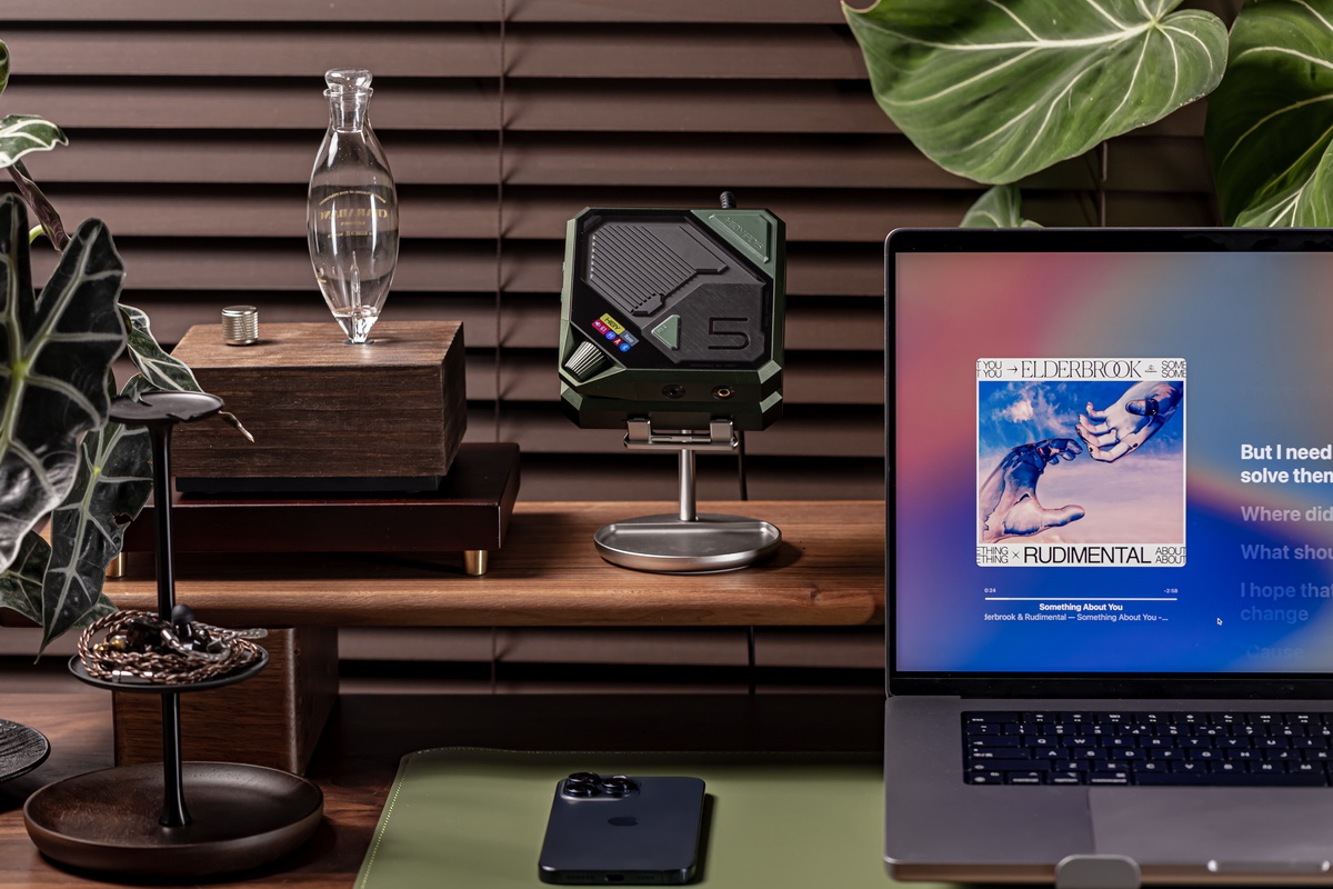 Hiby FD5 DAC/AMP ตั้งโต๊ะ Class A/AB ชิป AKM4493 x4 ในธีมไซเบอร์พังค์ รองรับ MQA ประกันศูนย์ไทย