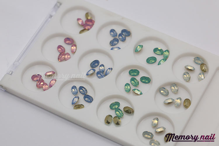 เพชรทรงวงรี ตูดแหลมมล ขนาด 5 มิล คละ4สี กล่องเหลี่ยมขาว