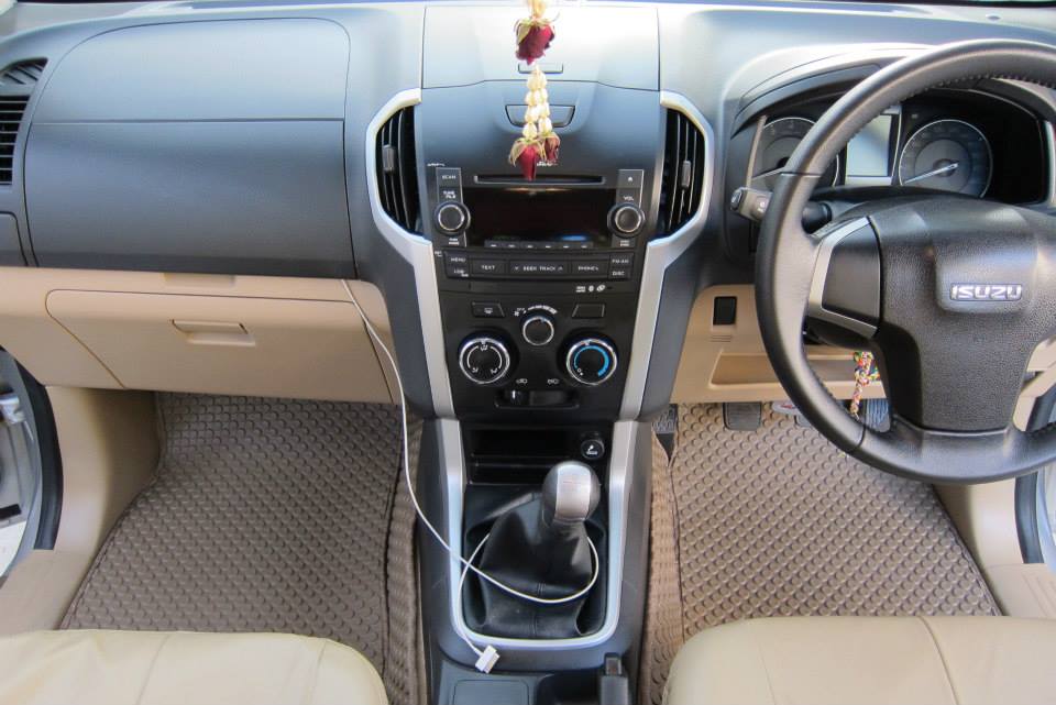พรมปูพื้นรถยนต์ พรมกระดุม รถ ISUZU D-MAX Space Cab ปี 2013-2018 ชุดภายในห้องโดยสาร จำนวน 10 ชิ้น