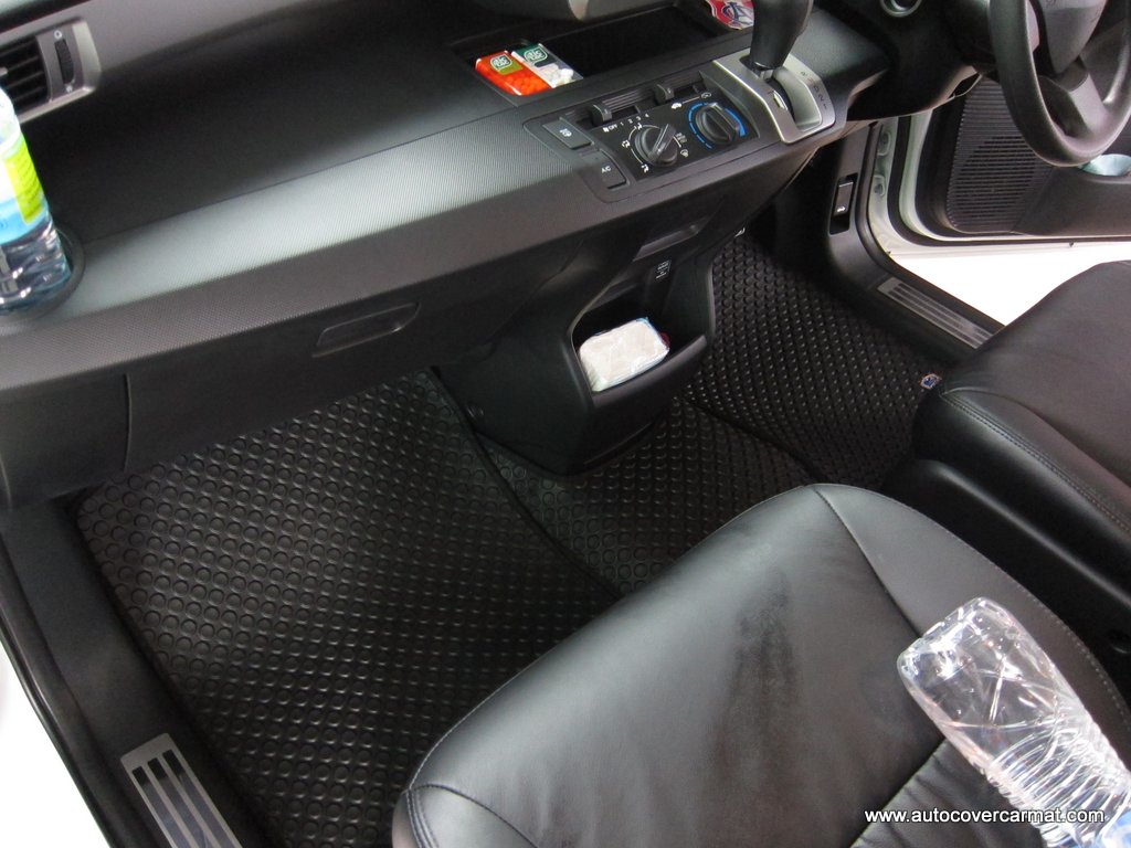 พรมปูพื้นรถยนต์ พรมกระดุม รถ HONDA FREED ชุดเต็มคันรวมท้าย จำนวน 6 ชิ้น