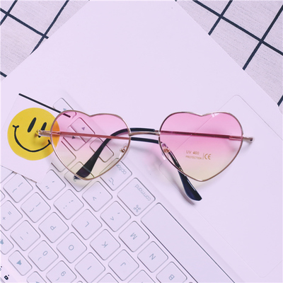 แว่นตา รูปหัวใจ ฮาราจูกุ (Harajuku) สีชมพู ไล่โทนสี กรอบสีทอง (UV400)