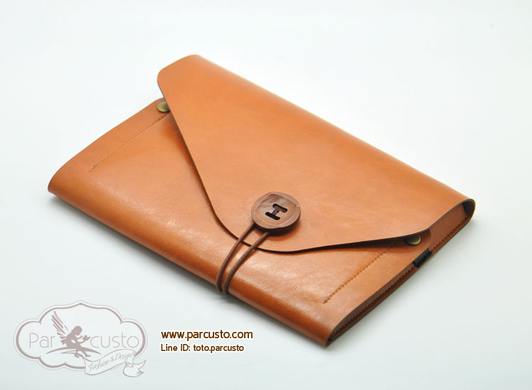 กระเป๋า Apple iPad Air 1 / 2 / Pro 9.7 จาก Quoko [Pre-order]