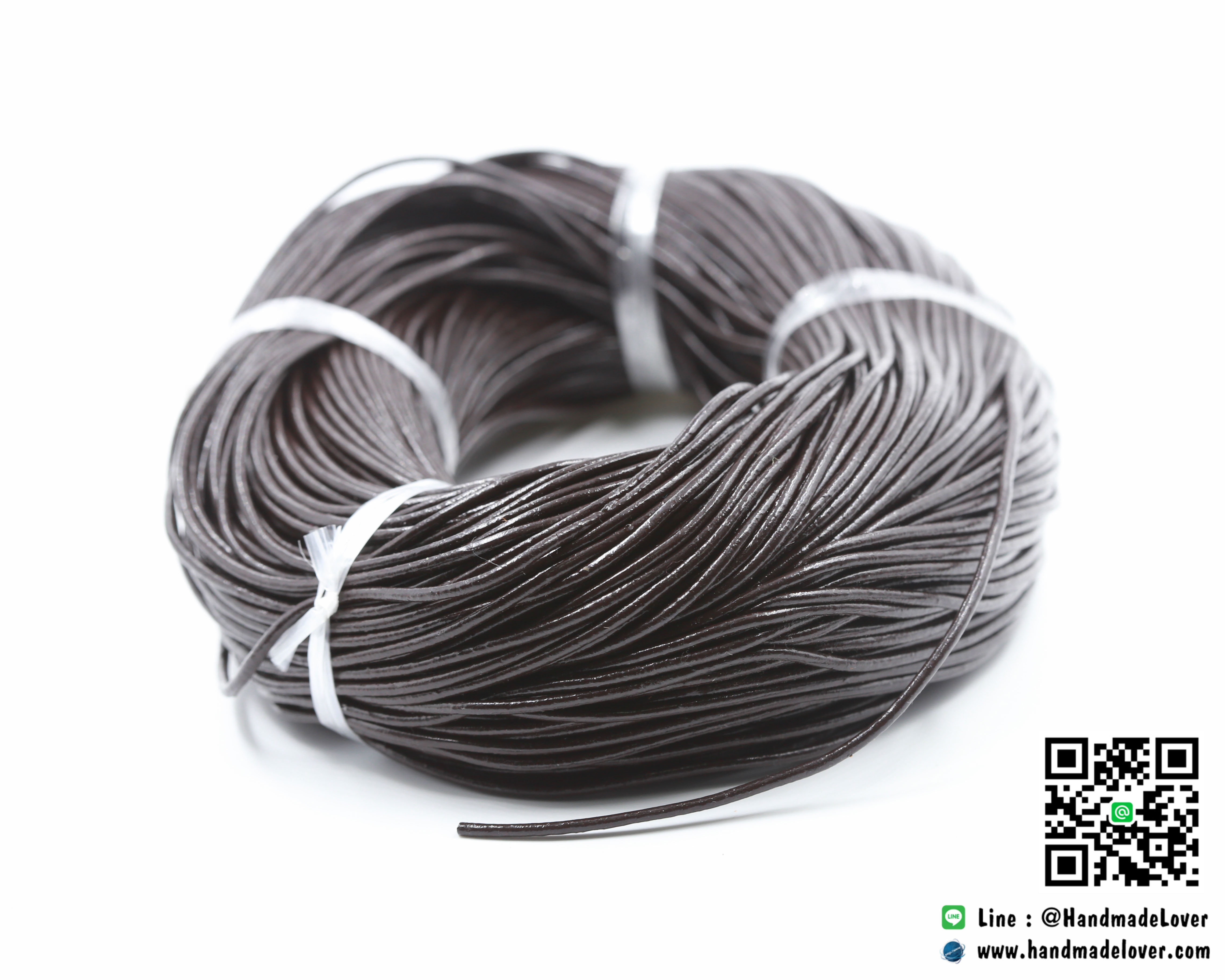 เชือกหนังกลม ผิวมัน สีน้ำตาลไหม้ ขนาด กว้าง 2 mm.