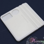 แผ่นพลาสติกเป็นจานสี และที่วางพู่กัน