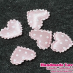 หัวใจตกแต่ง สีชมพูลายจุด ขนาด 2.2 ซม. (แพ็ค 15 ชิ้น)