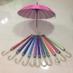 ร่ม 16 ก้าน 22 นิ้ว ออโต้เปิด ผ้า UV สีพื้น โครงโลหะ 14 มิล ด้ามงอ ปลอกPVC คละสี