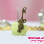 จี้โลหะ สีทองรมดำ รูปตัวโน๊ต