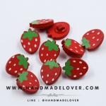 กระดุมไม้ สตอเบอร์รี่ ขนาด 17*23 mm. [แพ็ค 10 ชิ้น]