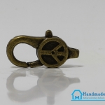 ตะขอก้ามปู สีทองรมดำ รูปพีช ขนาด 14 * 28 MM.