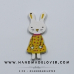 กระดุมไม้ กระต่าย สี ขนาด 55*20 mm [แพ็ค 3 เม็ด]