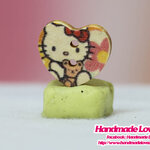 กระดุมไม้ หัวใจคิตตี้ ขนาด 18*16 MM. (แพ็ค 10 เม็ด)