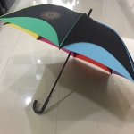 ร่มสีรุ้งด้านใน ผ้าPG2ชั้น โครงเหล็ก ออโต้เปิด ด้ามจับงอ สกรีนโลโก้