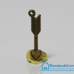 จี้โลหะ สีทองรมดำ รูปลูกศร