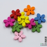 กระดุมไม้รูปดอกไม้ คละสี ขนาด 20 มม. [แพ็ค 10 เม็ด]
