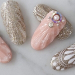 ลายเปลือกหอยนูน บนพื้นสีเจลสีชมพู