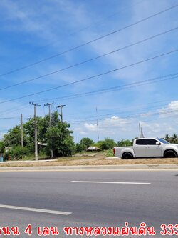 ขายที่ดินทำเลทอง 8 ไร่ 79 ตรว. ติดถนน 4 เลน อ.อู่ทอง จ.สุพรรณบุรี ทำเลดีเยี่ยม: ติดถนน 4 เลน สะดวกทุกการเดินทาง พื้นที่กว้างใหญ่: 8 ไร่ 79 ตร.วา เหมาะสำหรับหลากหลายธุรกิจ ที่ดินถมแล้ว: พร้อมสำหรับการก่อสร้างทันที