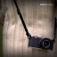 สายกล้องคล้องคอ - รุ่นกันลื่น ขนาด 25 mm สีน้ำเงิน ปลายดำ